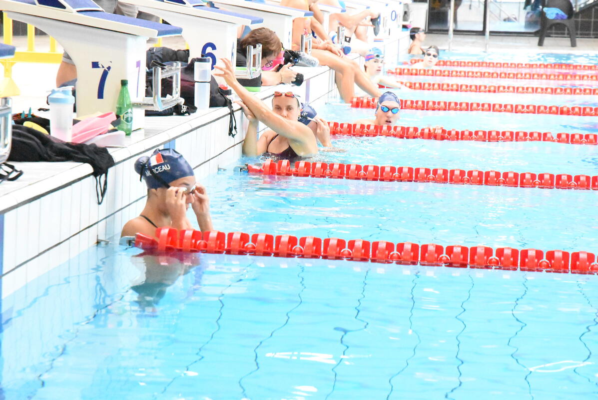 Venues en visite dans le Limousin, Annie et sa fille Ilona, se sont déplacées à l'Aquapolis pour suivre l'entrainement de l'équipe de Para-natation.