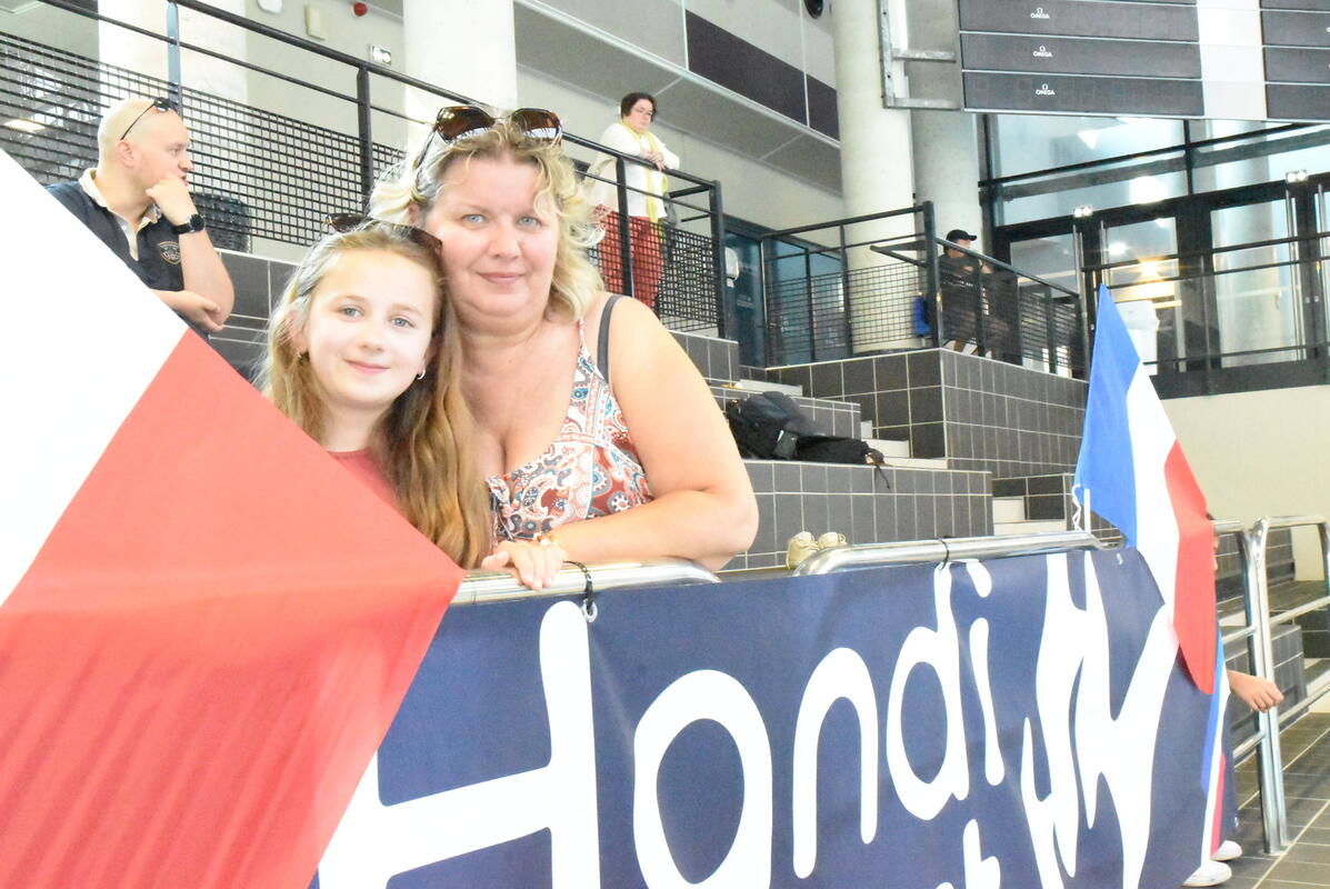 Adèle est venue assister à l'entraînement avec son papa.